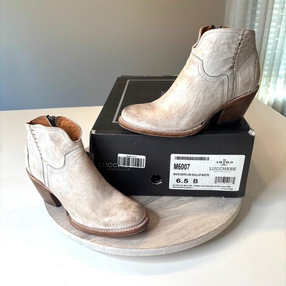 Lucchese M6007 White Distressed Leather Low Scallop Bootie 6.5 B Western Ankle - Picture 1 of 10